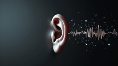 چطور بفهمیم به سمعک نیاز داریم؟ 10 نشانه ی هشداردهنده کم شنوایی