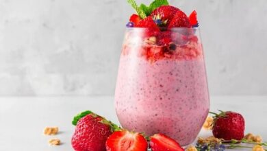 طرز تهیه میلک شیک توت فرنگی، یک نوشیدنی بهاری دلچسب و کافی شاپی