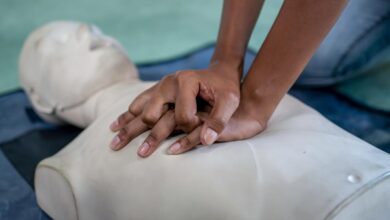چطور افراد دچار ایست ناگهانی قلبی را نجات دهیم؟