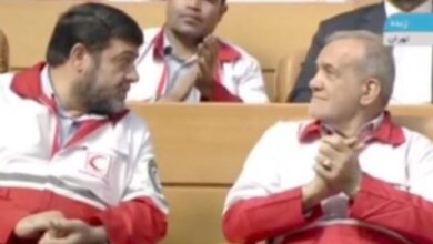 رئیس جمهور لباس هلال احمر به تن کرد