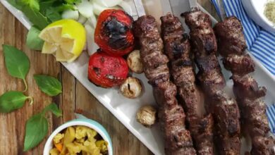 طرز تهیه کباب بستکی ؛ طعم آتشین جنوب روی نان داغ